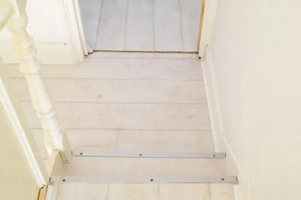 White laminate flooring