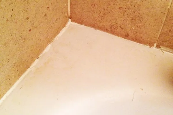 Removing mouldy silicone